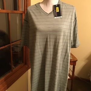 NWT RoundTree & Yorke T-Shirt